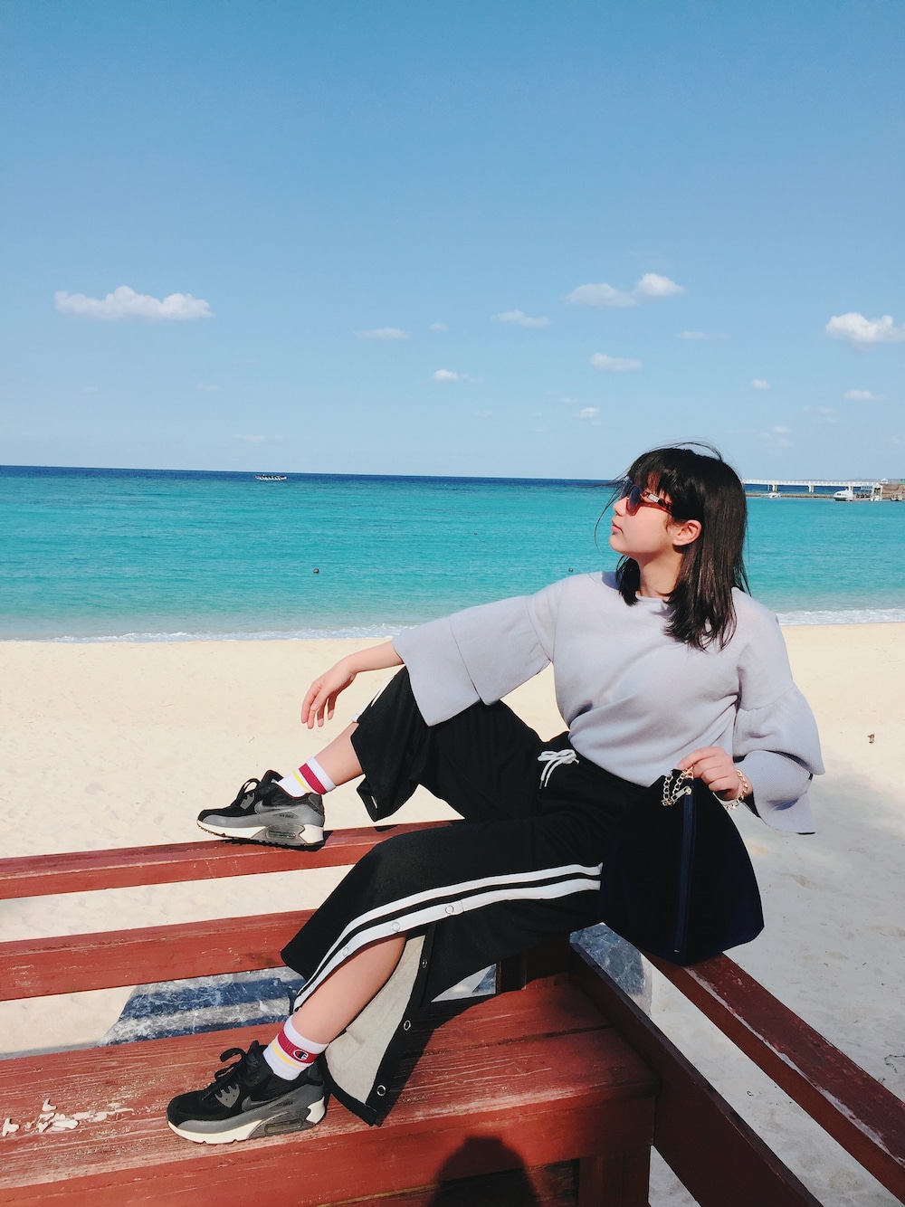 「オキナワ、うみ」｜「NIKEのNIKE WMNS AIR MAX 90 LTHR【SP】（スニーカー、ブラック系）」を使った、Chloéさん（レディース・157cm）の冬コーディネートの1枚目の写真