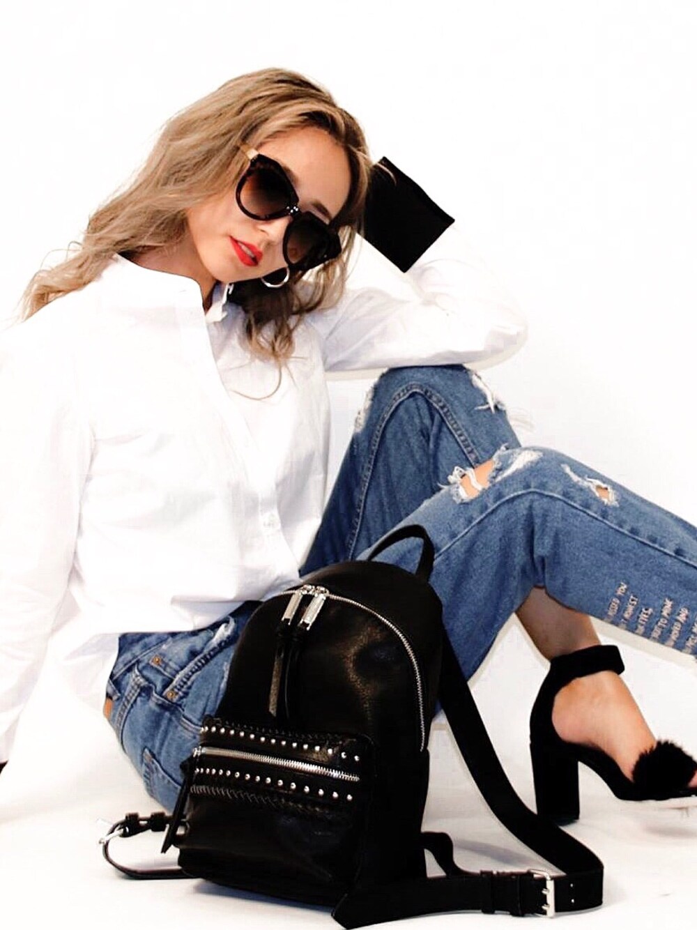 「ootd、outfit、denim、casual、black and white、streetstyle」｜「JIL SANDER NAVYのアイテム（シャツ/ブラウス、ホワイト系）」を使った、queenhorsfallさん（レディース・163cm）の春コーディネートの1枚目の写真