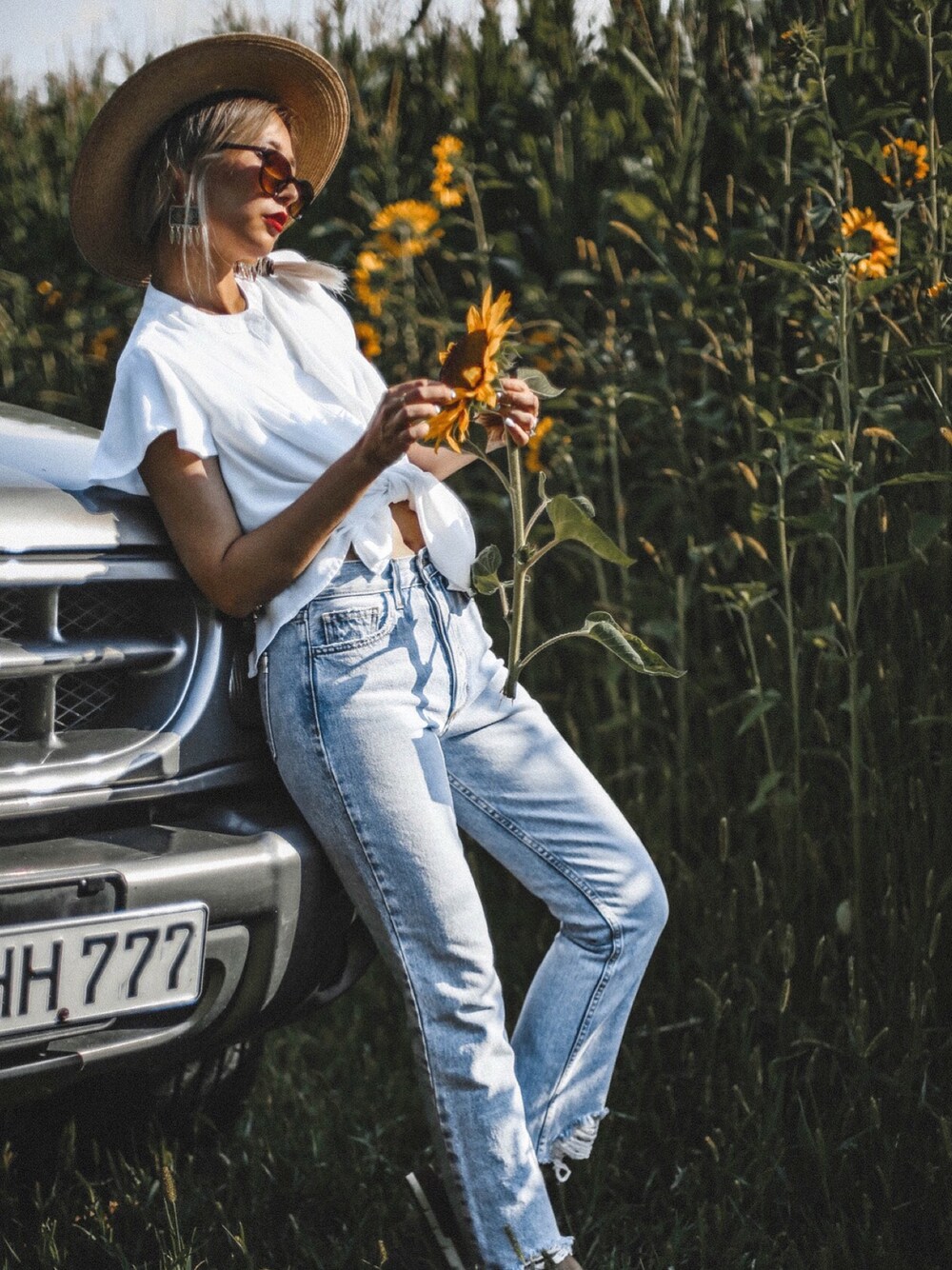 「summer、girl、90’s、floral、Boyfriend Jeans、rippedjeans、denim、fashion、ootd」｜「Siwy Denim のアイテム（デニムパンツ、ブルー系）」を使った、queenhorsfallさん（レディース・163cm）の夏コーディネートの1枚目の写真