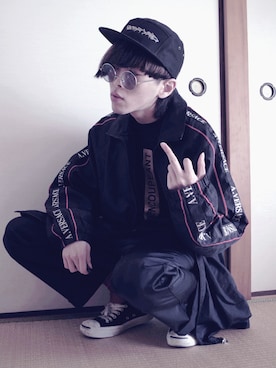 「VERSACE（ヴェルサーチ）のアイテム（ナイロンジャケット）」を使った、Eijiさん（メンズ・165cm）の春コーディネート