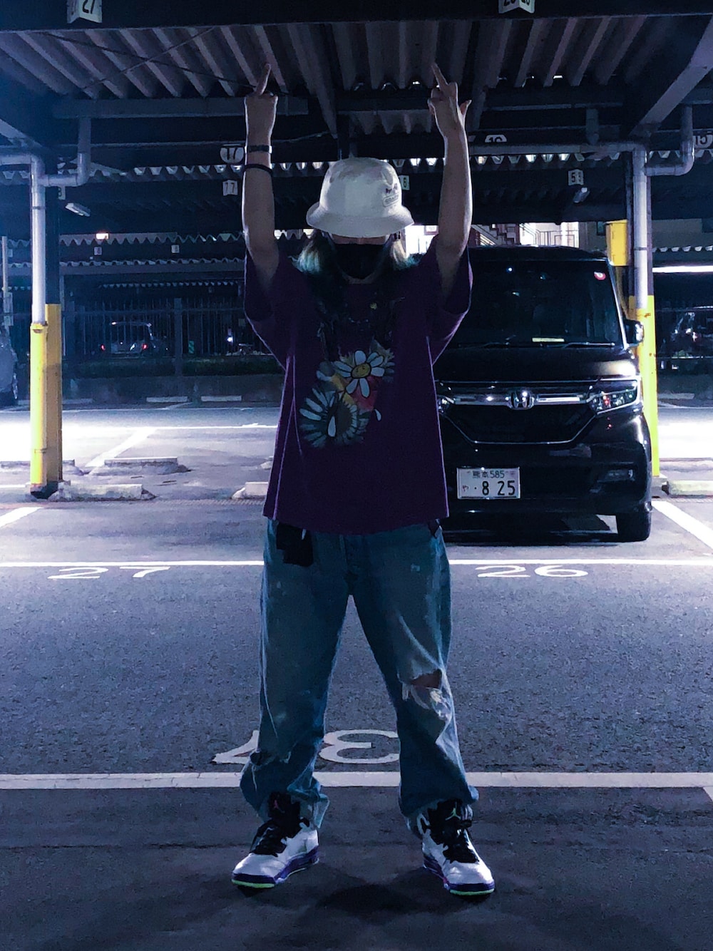 「saluteのアイテム（Tシャツ/カットソー、パープル系）」を使った、Eijiさん（メンズ・165cm）の秋コーディネートの1枚目の写真
