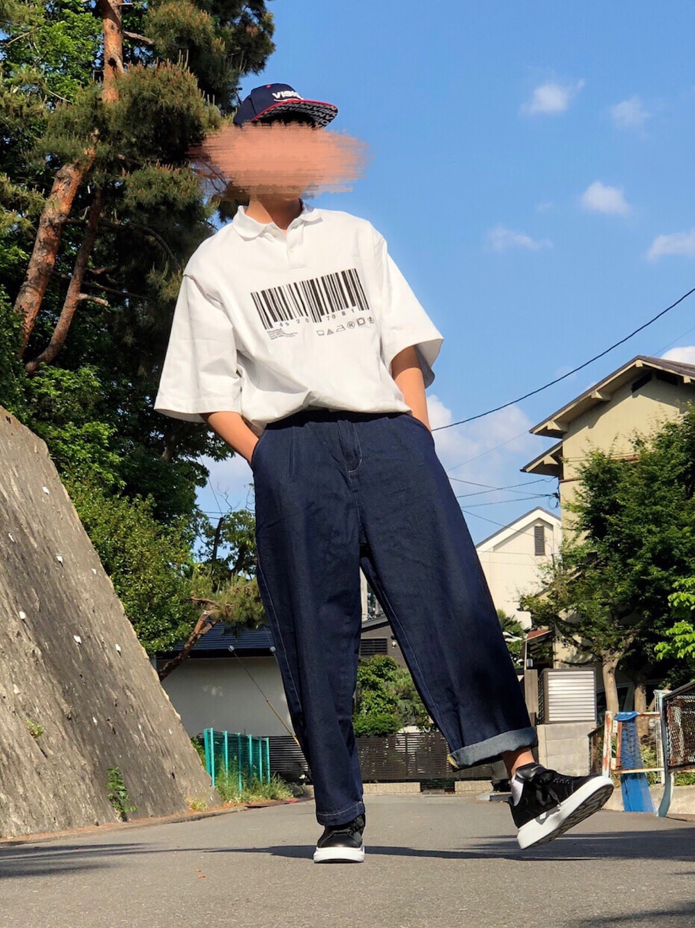 「シンプル、おしゃれさんと繋がりたい、春、お洒落さんとつながりたい、白シャツ、ポロシャツ、いいね、save、フォローお願いします🤑」｜「VISIONのアイテム（キャップ、ブラック系）」を使った、SHUさん（メンズ・183cm）の春コーディネートの1枚目の写真