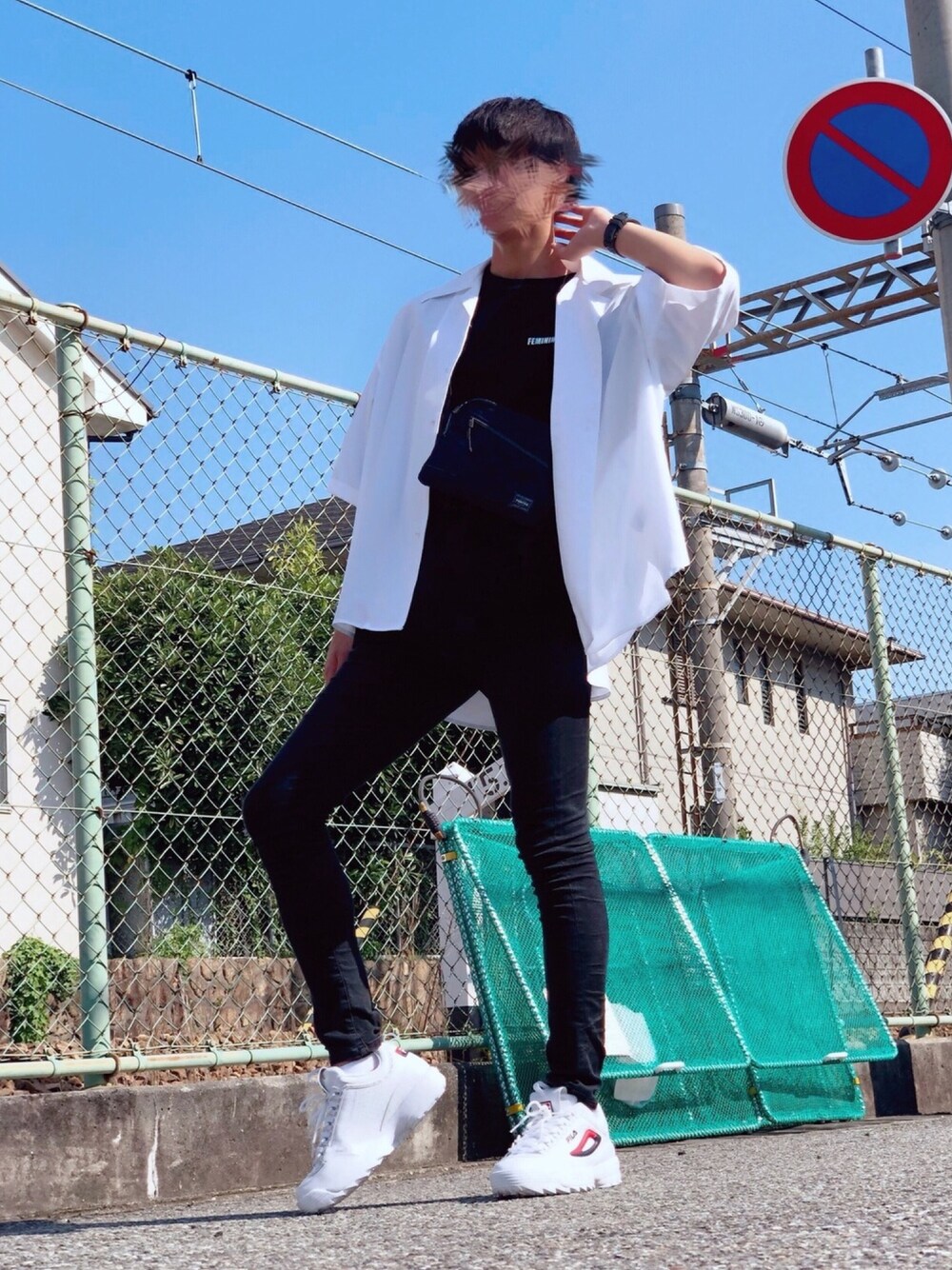 「夏、シンプル、いいね、save、フォローお願いします🤑、黒Tシャツ、ストリート、キレイめ、デニム」｜「LIDNMのLIDNM/リドム/isko ハイストレッチスキニー（その他パンツ、ブラック系）」を使った、SHUさん（メンズ・184cm）の夏コーディネートの1枚目の写真