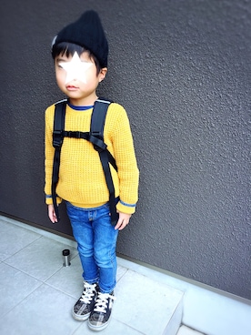 「GAP（ギャップ）のアイテム（ニット/セーター、イエロー系）」を使った、ちゃんうぇさん（キッズ）の冬コーディネート