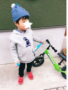 「NEW BALANCE（ニューバランス）のアイテム（スニーカー、レッド系）」を使った、ちゃんうぇさん（キッズ）の冬コーディネート