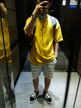 「GU（ジーユー）のアイテム（Tシャツ/カットソー、イエロー系）」を使った、大器晚成的Allenさん（メンズ）の春コーディネート