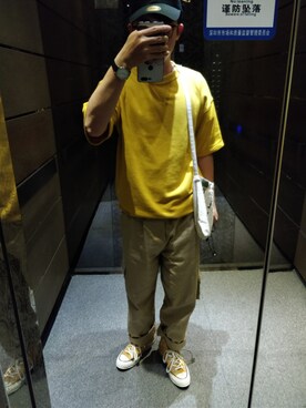 「CONVERSE（コンバース）のアイテム（スニーカー、イエロー系）」を使った、大器晚成的Allenさん（メンズ）の春コーディネート