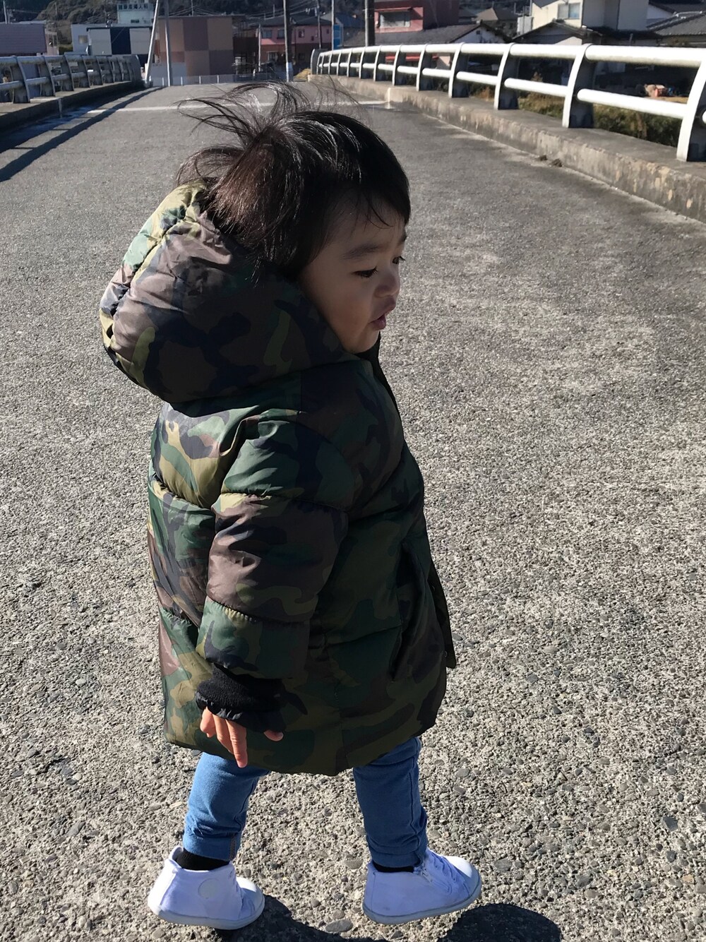 「冬コーデ、シンプル、カモフラ、おしゃれさんと繋がりたい、おとこのこ、キッズコーデ、キッズファッション、キッズ」｜「ZARAのアイテム（ダウンジャケット/コート、その他）」を使った、Rさん（キッズ・80cm）の冬コーディネートの1枚目の写真