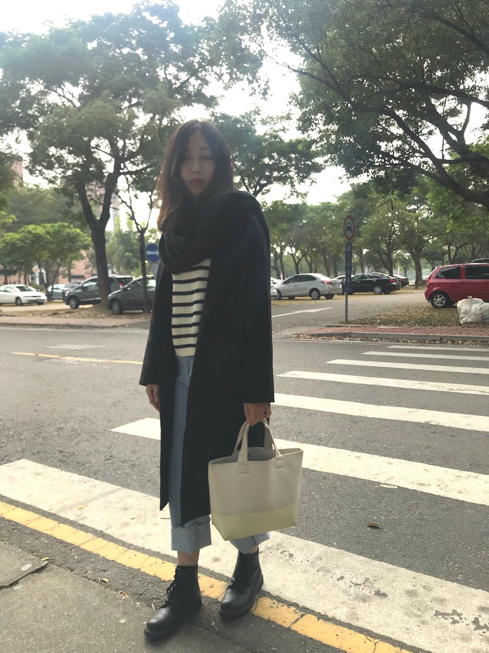 「GU、caco、西裝外套、針織、牛仔褲、冬、同學穿搭、校園」｜「CACOのアイテム（チェスターコート、ブラック系）」を使った、Moët さん（レディース・166cm）の冬コーディネートの1枚目の写真
