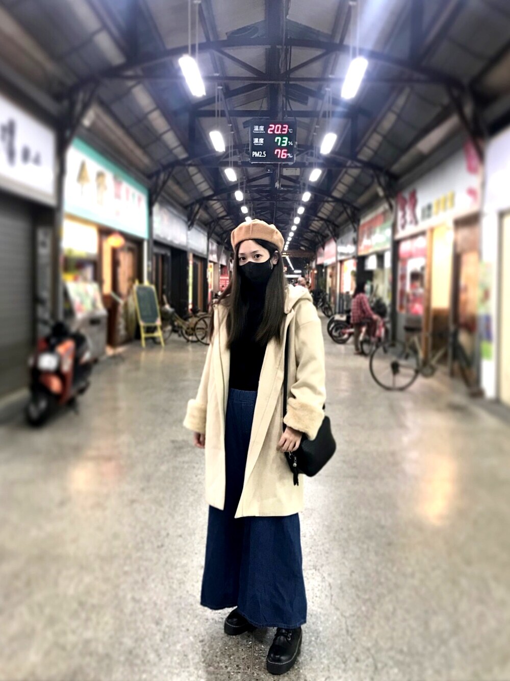 「LOWRYS FARM、Qme、冬コーデ、貝蕾帽、針織衫、寬褲、厚底靴」｜「LOWRYS FARMのアイテム（ピーコート、ベージュ系）」を使った、Moët さん（レディース・166cm）の冬コーディネートの1枚目の写真