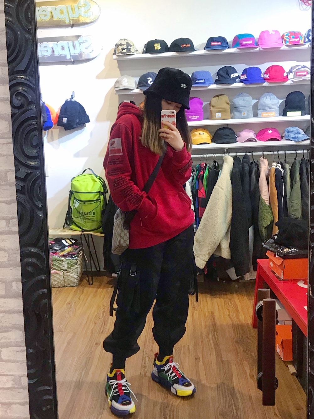 「limelight、supreme、GUCCI、Li-ning、ca$honly、vii&co、ootdtw、streetstyle、streetfashion、WOMEN」｜「Li-Ningのアイテム（スニーカー、その他）」を使った、Moët さん（レディース・166cm）の冬コーディネートの1枚目の写真