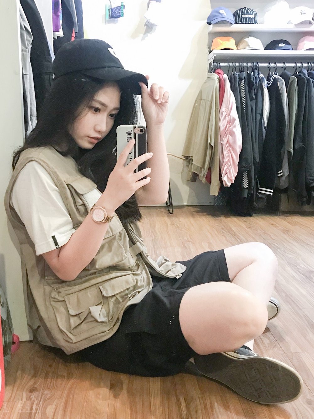 「places+faces、ROCHCO、MICHAEL KORS、converse」｜「MICHAEL KORSのアイテム（アナログ腕時計、ゴールド系）」を使った、Moët さん（レディース・166cm）の夏コーディネートの1枚目の写真