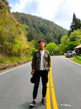 「MU（エムユー）のアイテム」を使った、王品為さん（メンズ・178cm）の春コーディネート