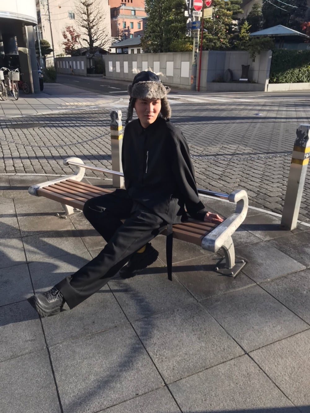 「冬コーデ、キレイめ、fashion、SET UP、ブラック、ワントーンコーデ、ootd、スニーカー、秋コーデ」｜「CHALLENGERのアイテム（帽子、ブラック系）」を使った、RYOGAさん（メンズ・186cm）の冬コーディネートの1枚目の写真
