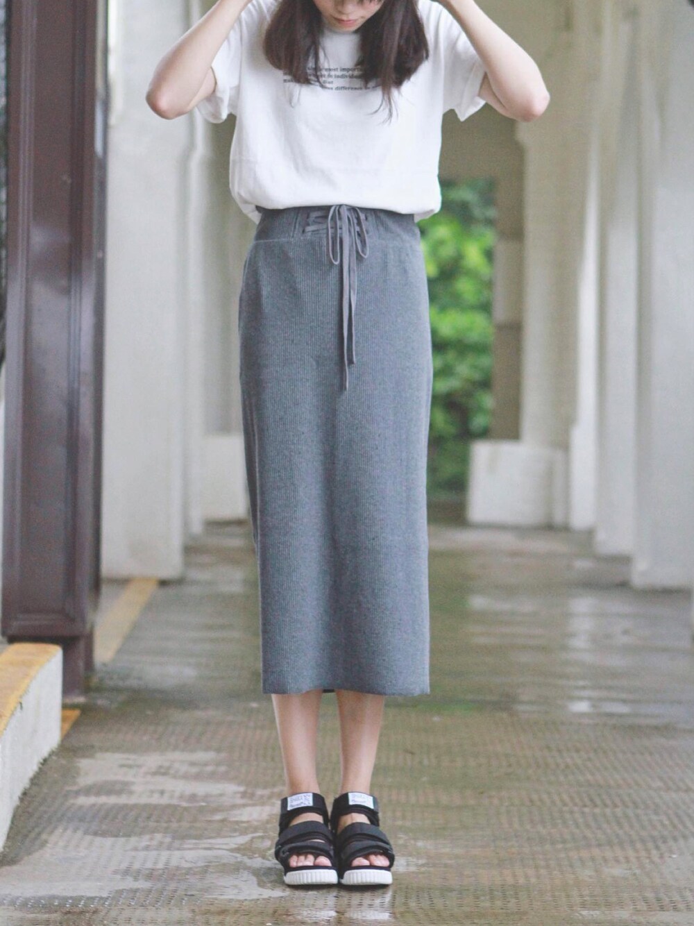 「girl、graphictee、printdress、summer、VINTAGE」｜「INGRIDのアイテム（Tシャツ/カットソー、ホワイト系）」を使った、Back To Basicsさん（レディース・165cm）の秋コーディネートの1枚目の写真