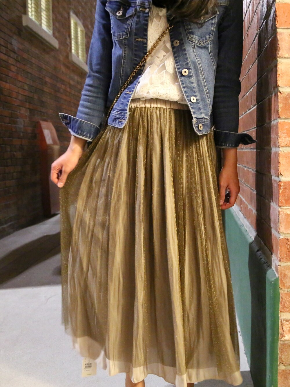 「girl、90’s、VINTAGE、SlipDress」｜「VISのアイテム（ドレス、ベージュ系）」を使った、Back To Basicsさん（レディース・165cm）の冬コーディネートの1枚目の写真