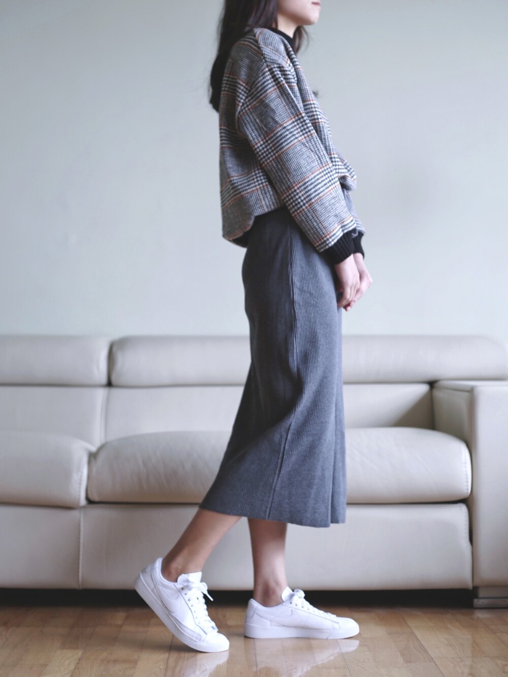 「girl、printdress」｜「one wayのアイテム（トップス、ブラック系）」を使った、Back To Basicsさん（レディース・165cm）の冬コーディネートの1枚目の写真