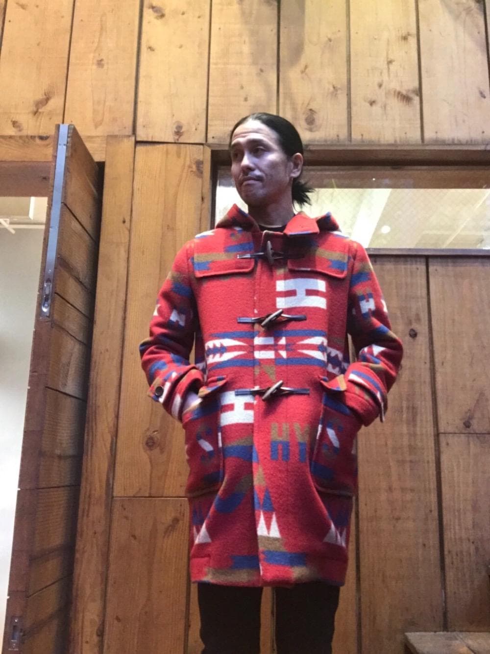 「ダッフルコート、Hysteric Glamour、カジュアルコーデ、ヒステリックグラマー、アメカジコーデ」｜「HYSTERIC GLAMOURのブラックデニムスリムパンツ（デニムパンツ、ブラック系）」を使った、hyshmt01さん（メンズ・171cm）の秋コーディネートの1枚目の写真