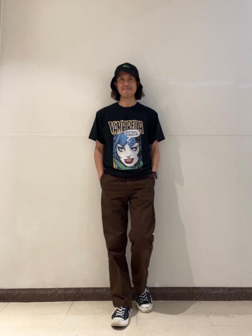 VAMPIRELLA/CAUGHT DEMONS Tシャツを使ったショップスタッフの
