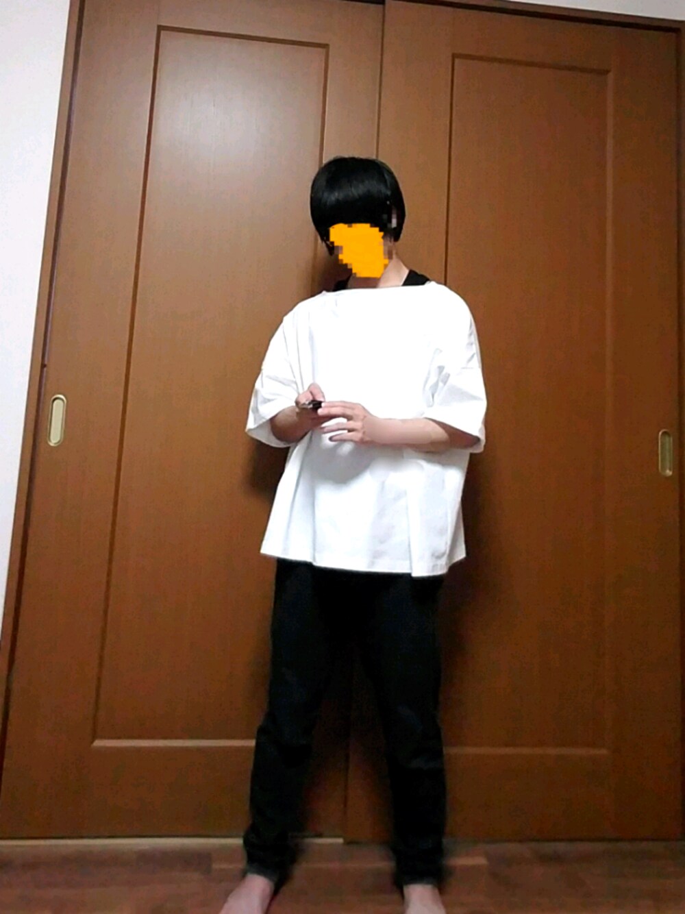 「休日スタイル、パンツスタイル、ホワイト、ワントーンコーデ、おしゃれさんと繋がりたい、きれいめカジュアル、低身長」｜「MEDIUMのアイテム（Tシャツ/カットソー、ホワイト系）」を使った、デメテルさん（レディース・158cm）の春コーディネートの1枚目の写真