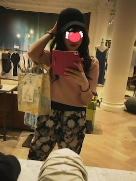 「花柄パンツ」｜「アイテム（キャップ）」を使った、Asamiさん（レディース・160cm）の春コーディネート