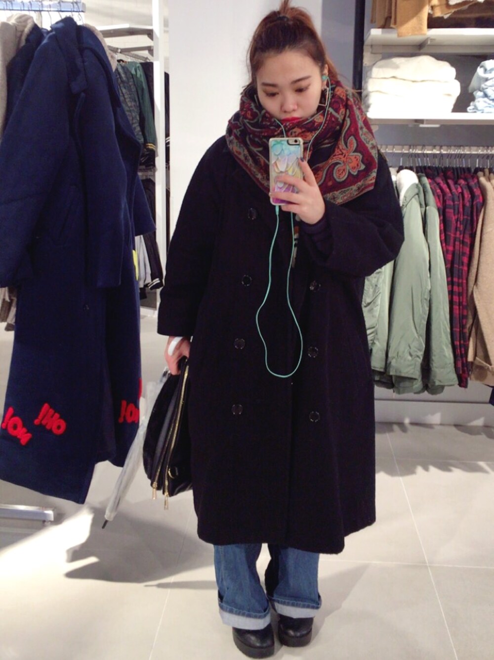「COMME des GARCONSのアイテム（テーラードジャケット、ブラック系）」を使った、◯さん（レディース・148cm）の冬コーディネートの1枚目の写真