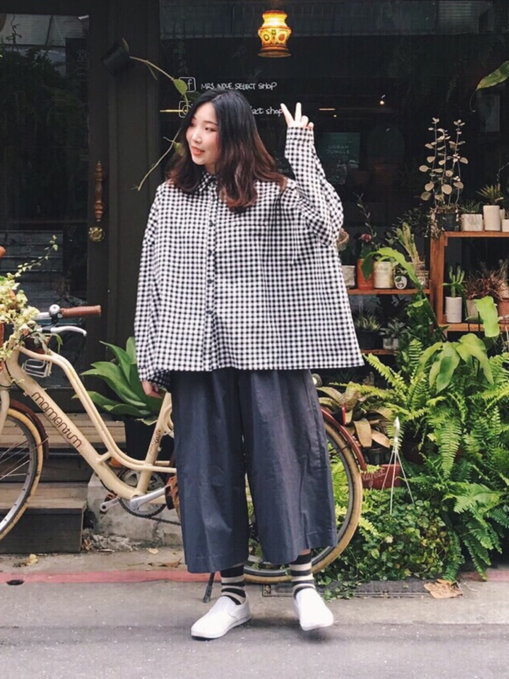 「my basic selectのアイテム（トップス、ブラック系）」を使った、許Karen さん（レディース・160cm）の冬コーディネートの1枚目の写真