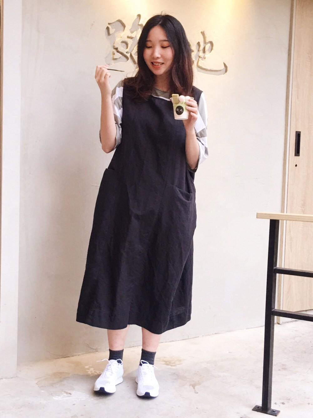 「my basic selectのアイテム（ワンピース/ドレス、グレー系）」を使った、許Karen さん（レディース・160cm）の春コーディネートの1枚目の写真