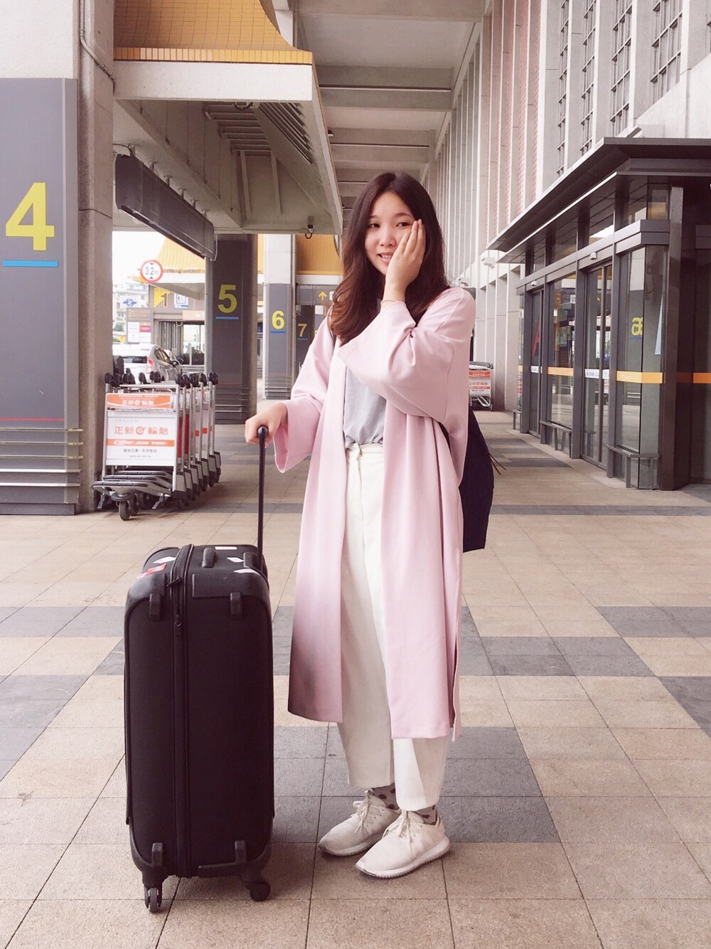 「my basic selectのアイテム（ジャケット/アウター、ピンク系）」を使った、許Karen さん（レディース・160cm）の春コーディネートの1枚目の写真