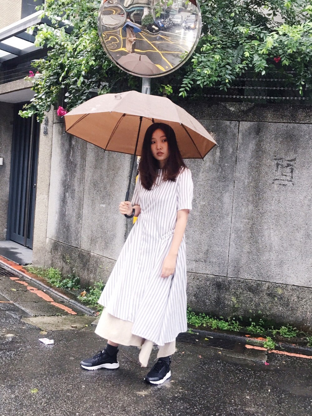 「my basic selectのアイテム（ワンピース/ドレス、ブラウン系）」を使った、許Karen さん（レディース・160cm）の春コーディネートの1枚目の写真