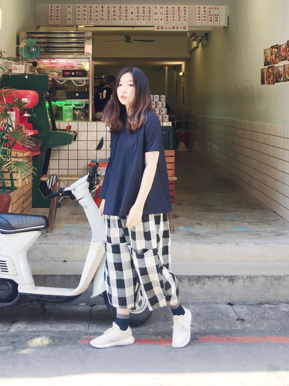 「my basic selectのアイテム（トップス、ブルー系）」を使った、許Karen さん（レディース・160cm）の春コーディネートの1枚目の写真