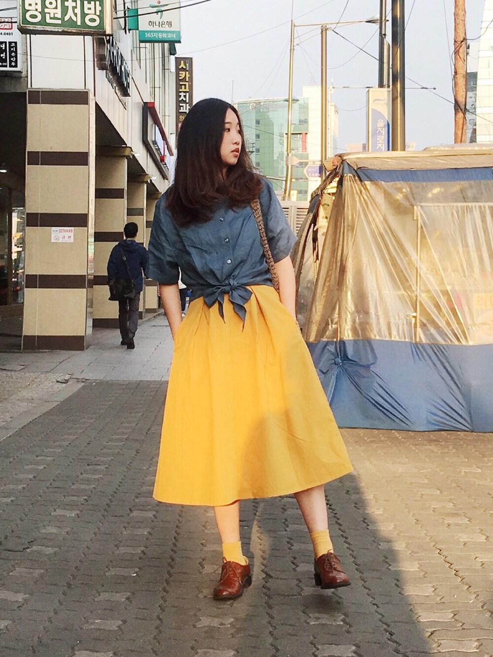 「my basic selectのアイテム（トップス、ブルー系）」を使った、許Karen さん（レディース・160cm）の春コーディネートの1枚目の写真