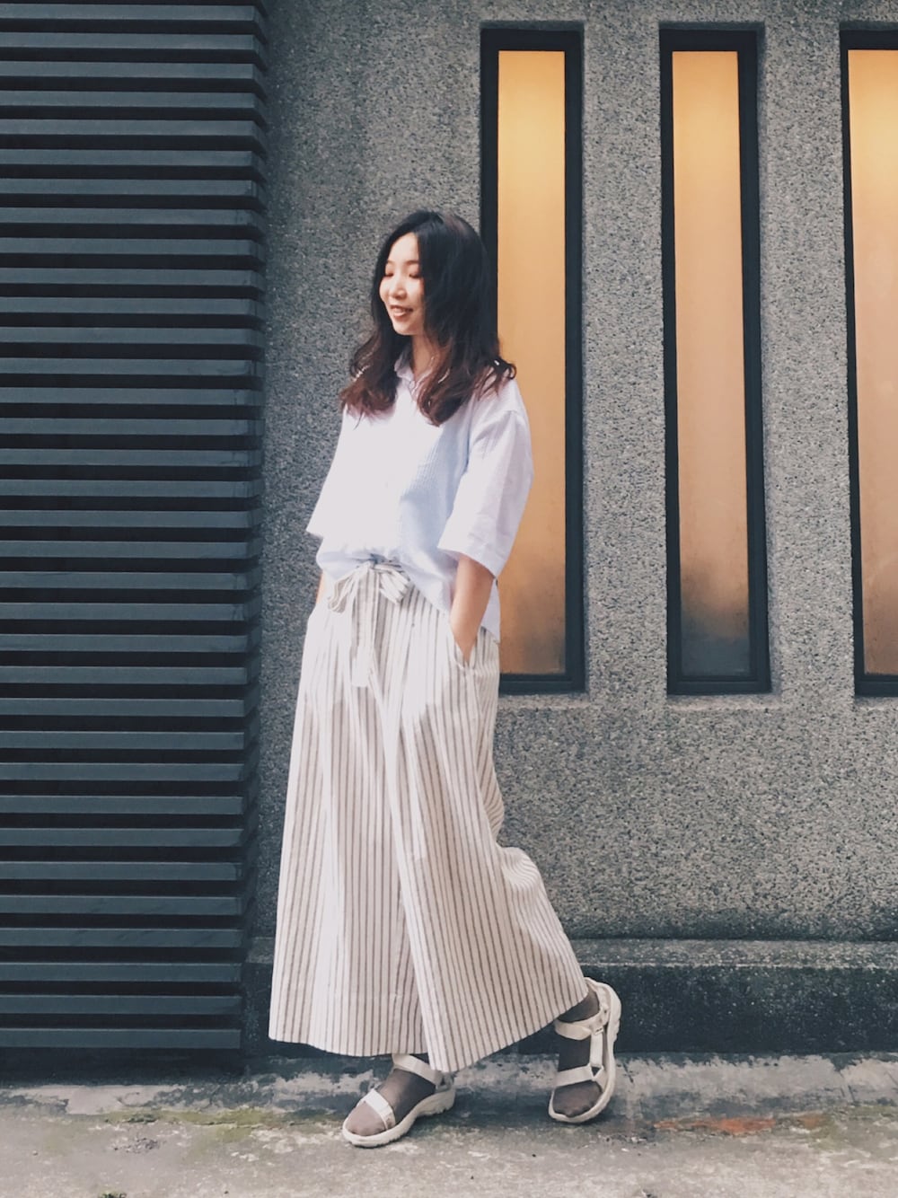 「my basic selectのアイテム（トップス、ホワイト系）」を使った、許Karen さん（レディース・160cm）の夏コーディネートの1枚目の写真