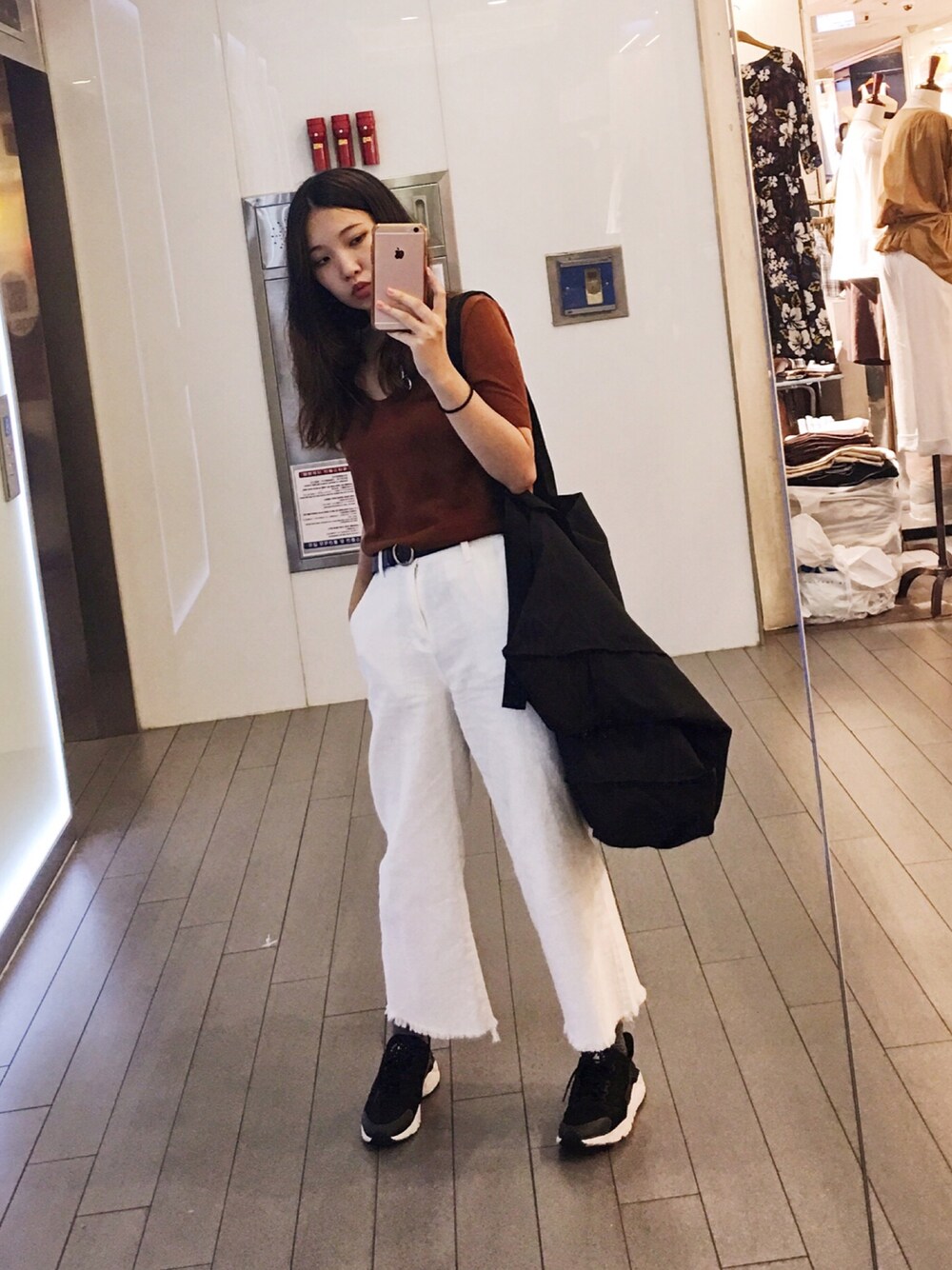 「my basic selectのアイテム（トップス、ホワイト系）」を使った、許Karen さん（レディース・160cm）の夏コーディネートの1枚目の写真