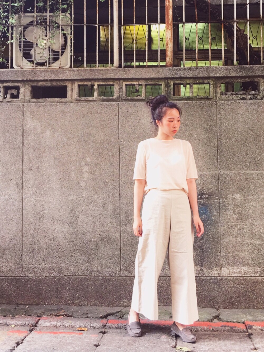 「my basic selectのアイテム（トップス、ベージュ系）」を使った、許Karen さん（レディース・160cm）の夏コーディネートの1枚目の写真