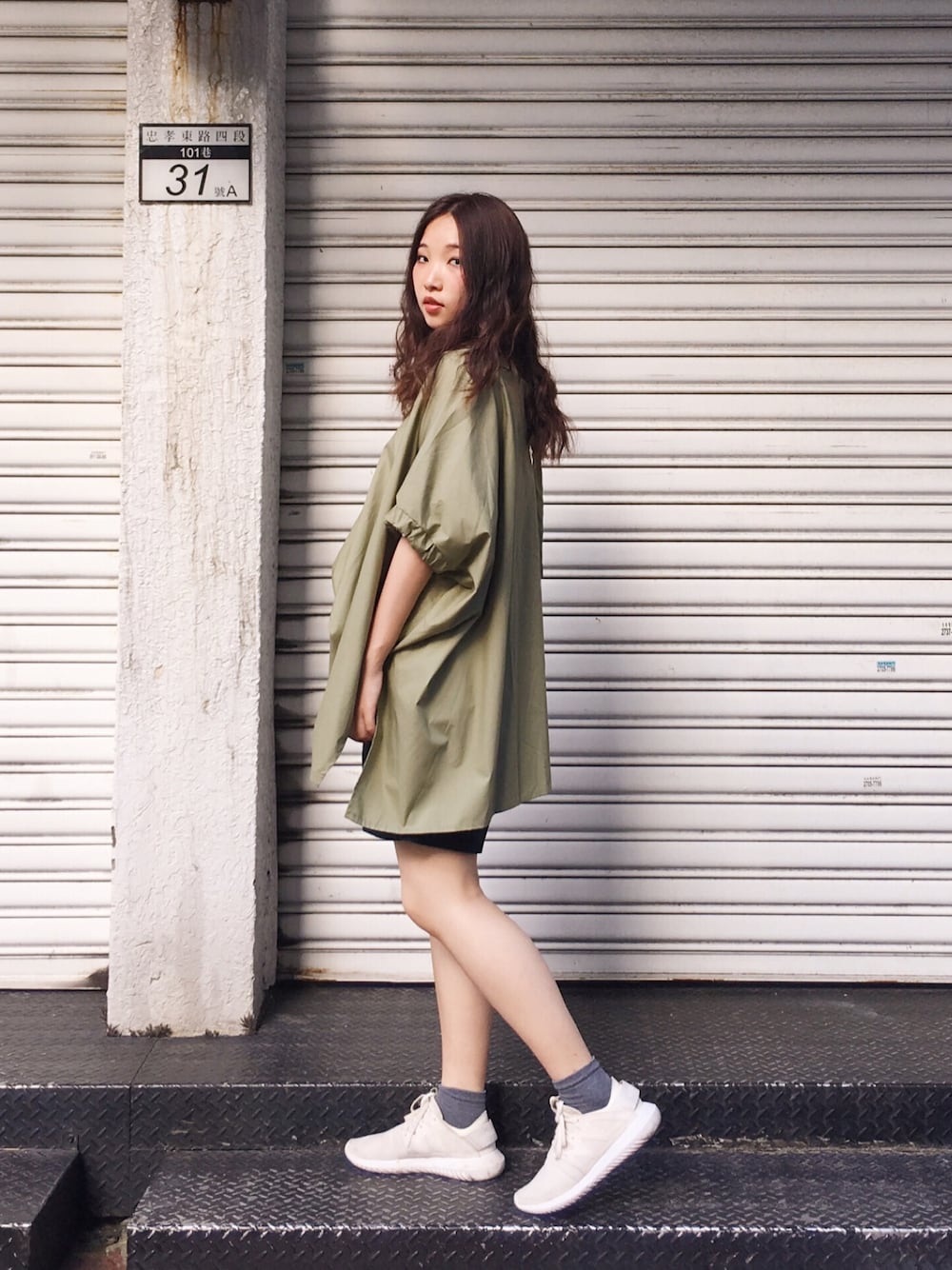 「my basic selectのアイテム（トップス、グリーン系）」を使った、許Karen さん（レディース・160cm）の夏コーディネートの1枚目の写真