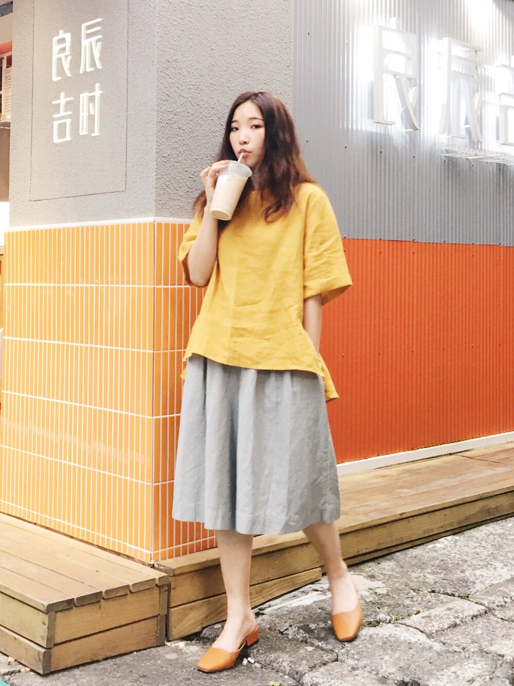 「my basic selectのアイテム（トップス、イエロー系）」を使った、許Karen さん（レディース・160cm）の夏コーディネートの1枚目の写真