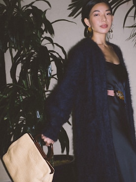 「chanel」｜「アイテム（チェスターコート）」を使った、Stephanie Liu さん（レディース・160cm）の冬コーディネート