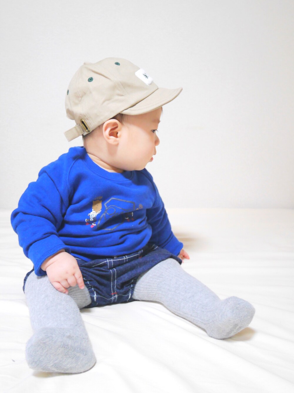 「キッズファッション、むすこーで、０歳、かぼちゃパンツ」｜「PETIT BATEAUのプリントスウェット長袖プルオーバー（スウェット、ブルー系）」を使った、そうたさん（キッズ・70cm）の春コーディネートの1枚目の写真