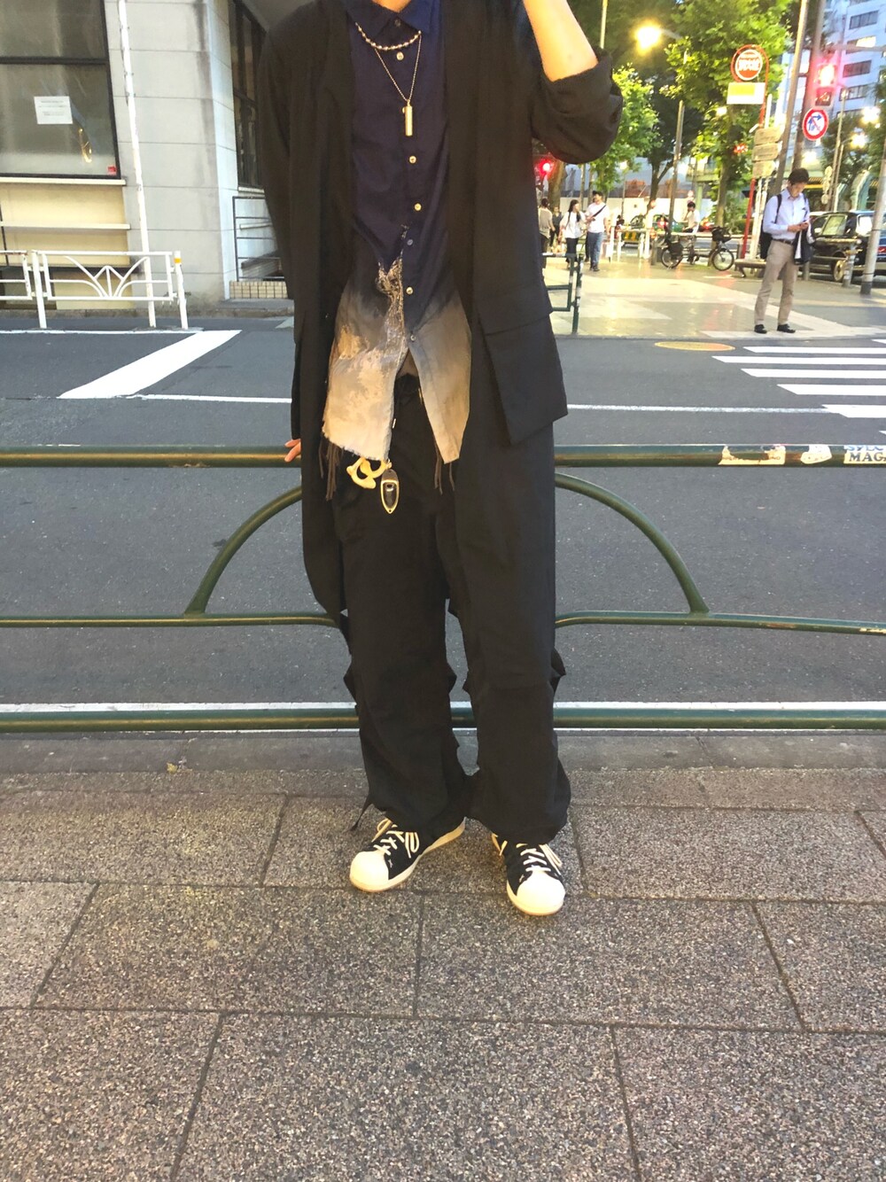 「シンプルスタイル、ootd、ビックシルエット、スニーカー、シャツスタイル、KMRii、AVALONE、adidas、ROYAL FLASH」｜「KMRiiのKMRii/ケムリ/GRADATION SHIRT/LS（シャツ/ブラウス、ブルー系）」を使った、サトウ コウタさん（メンズ・179cm）の夏コーディネートの1枚目の写真
