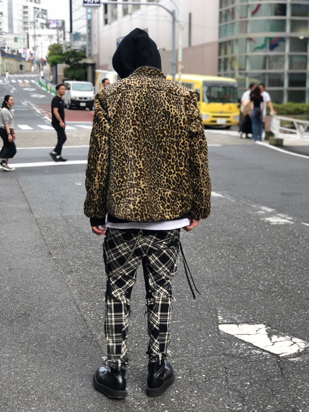 「大人コーデ、大人カジュアル、streetstyle、ライダース、レオパード、ボア、Azuma.、FORSOMEONE、ROYAL FLASH」｜「Azuma.のアイテム（ブルゾン、イエロー系）」を使った、サトウ コウタさん（メンズ・178cm）の秋コーディネートの1枚目の写真