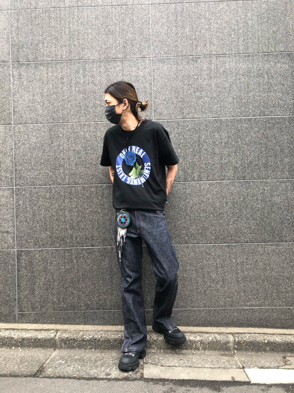 「今日のコーデ、春夏コーデ、デニム、ootd、黒、フレアパンツ、ブーツ、KIDILL、ROYAL FLASH」｜「Azuma.のアイテム（Tシャツ/カットソー、ブラック系）」を使った、サトウ コウタさん（メンズ・179cm）の春コーディネートの1枚目の写真