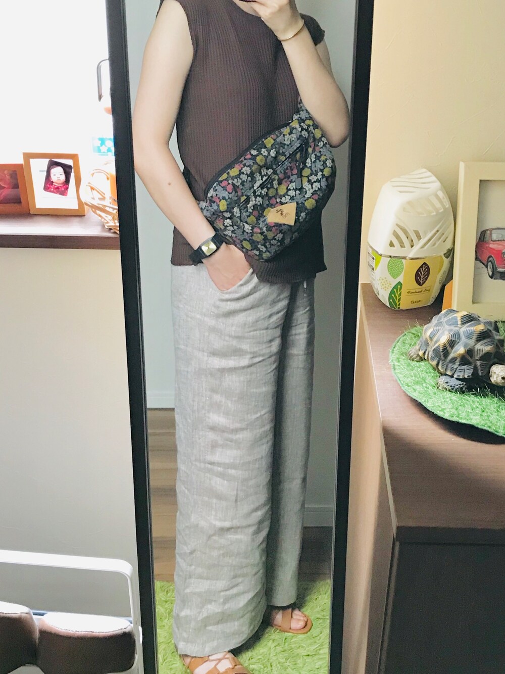 「ラフスタイル、残暑コーデ、ブラウン、サーマルトップス、麻パンツ、おしゃれさんと繋がりたい、mede19f、handmadeaccessory」｜「no brandのネット通販でGET（アナログ腕時計、ブラック系）」を使った、rita*yuuさん（レディース・161cm）の秋コーディネートの1枚目の写真
