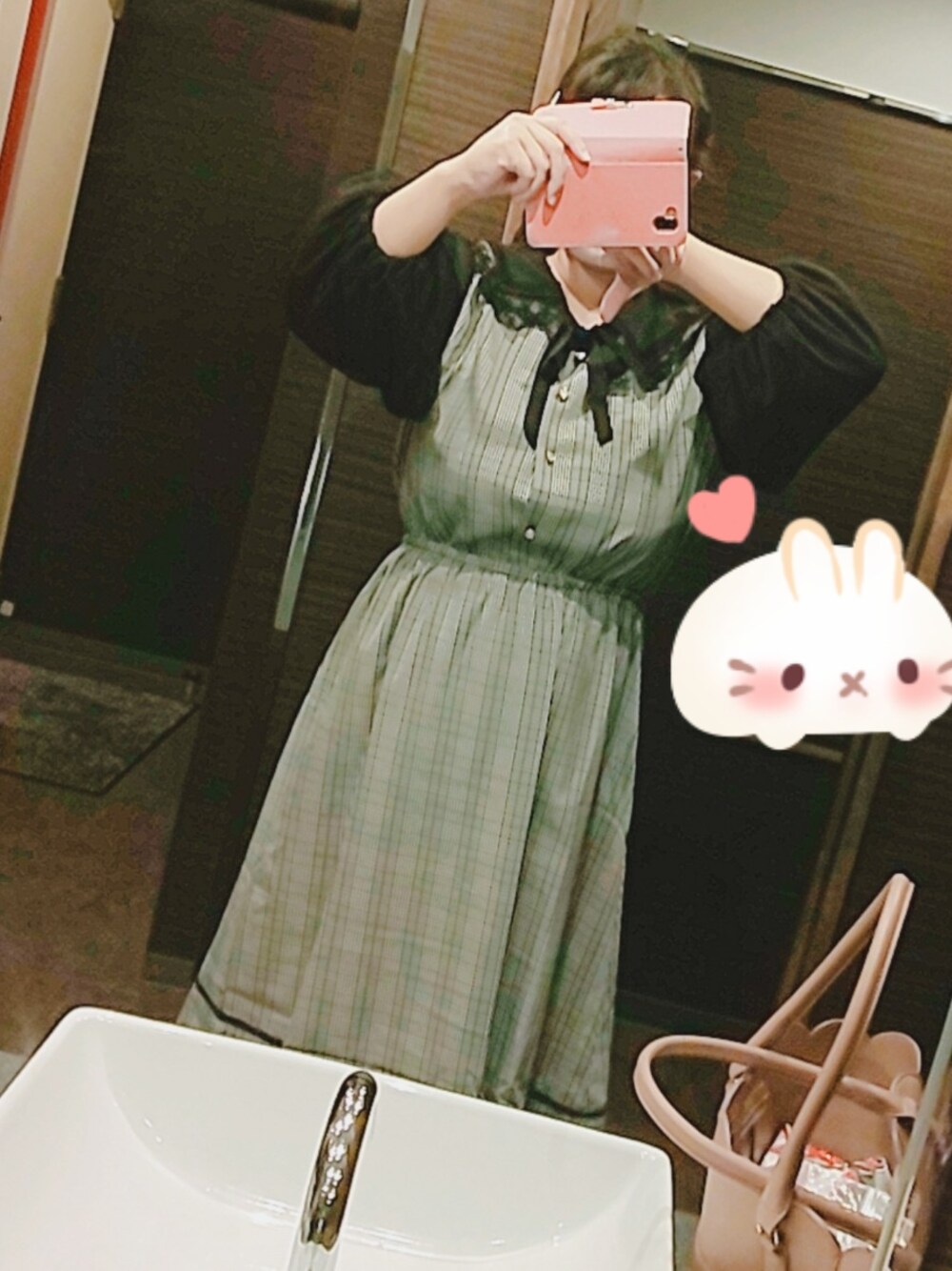 「ワンピース、ガーリー、ガーリーコーデ、チェックワンピース」｜「Re-J&SUPUREのアイテム（ワンピース、グレー系）」を使った、ひなさん（レディース・165cm）の秋コーディネートの1枚目の写真