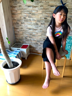 「部屋撮り」｜「アイテム（オールインワン・サロペット）」を使った、j.a.l_sunnyさん（キッズ・124cm）の春コーディネート