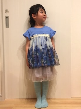 「KP（ケーピー）のチュールに転写プリントがかわいいＴシャツ（Tシャツ/カットソー、ブルー系）」を使った、niiiinaさん（キッズ・130cm）の春コーディネート