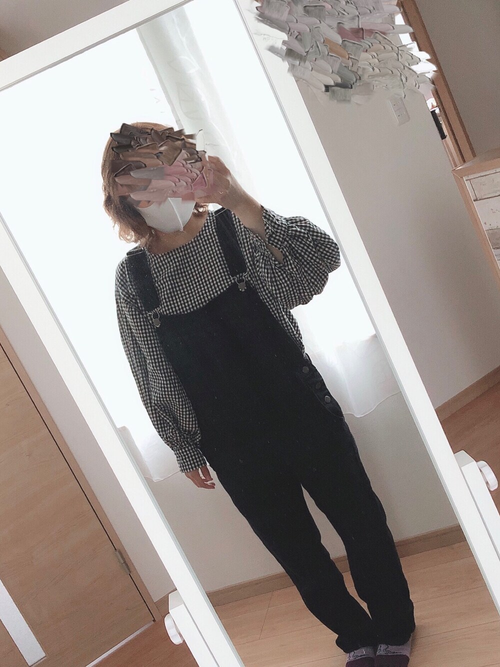 「cafe、マスクコーデ」｜「chocomeeのサロペット（サロペット/オーバーオール、ブラック系）」を使った、nozomi*さん（レディース・147cm）の夏コーディネートの1枚目の写真