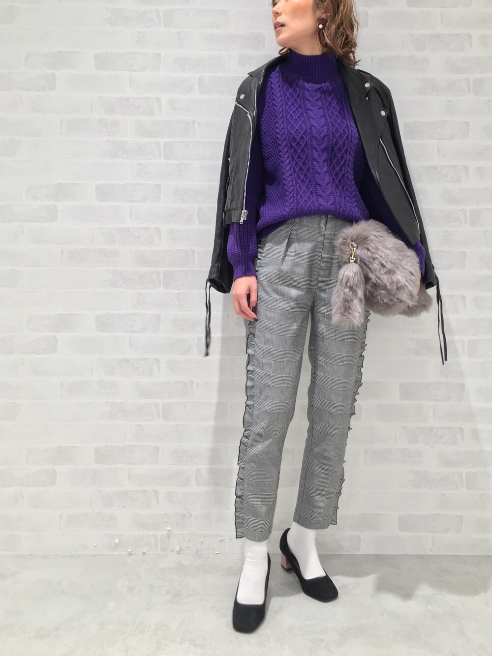 「グレンチェック、チェック、テーパードパンツ、ケーブルニット、ニット、ハイネック、ライダース、ソックス、ソックス×パンプス、靴下」｜「FREE'S MARTのケーブル×畦　ハイネックニットプルオーバー（ニット/セーター、パープル系）」を使った、GUCCIさん（レディース・167cm）の秋コーディネートの1枚目の写真