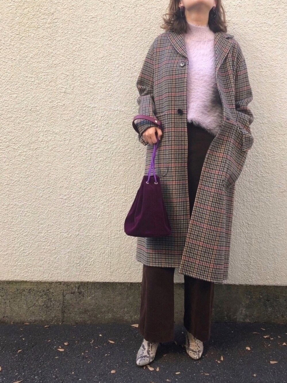 「冬コーデ、きれいめカジュアル、ootd、ハイネック、タートルネック、シャギーニット、コーデュロイ、コーデュロイパンツ、チェスターコート、ガンクラブチェック」｜「knitのアイテム（ニット/セーター、ピンク系）」を使った、GUCCIさん（レディース・167cm）の秋コーディネートの1枚目の写真