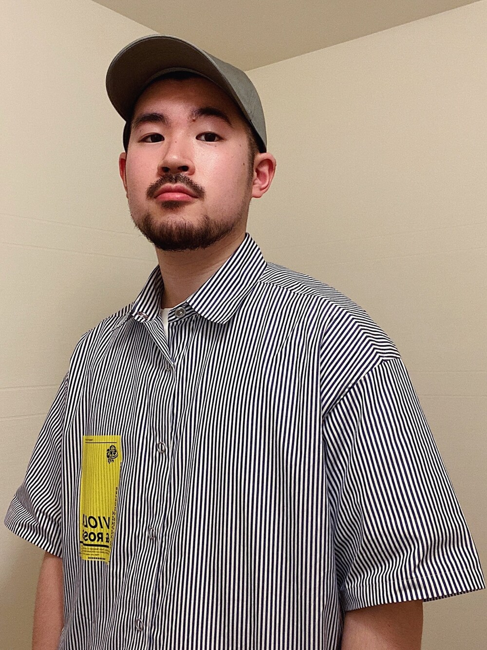 「MR.GENTLEMAN、MISTERGENTLEMAN、VIOLA&ROSES、大人カジュアル、休日スタイル、ビックシルエット、オーバーサイズ、カジュアルコーデ、シャツスタイル、キャップ」｜「MR.GENTLEMANのアイテム（シャツ/ブラウス、ブルー系）」を使った、RYUTAROさん（メンズ・165cm）の春コーディネートの1枚目の写真